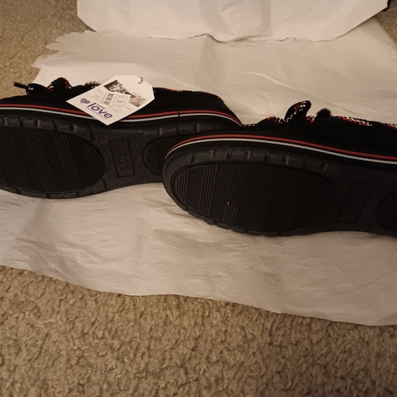 BOBS - Picture 3 of 6